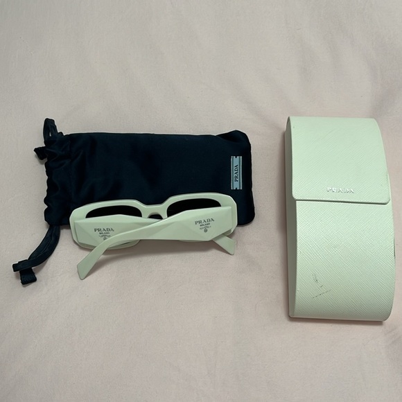 Prada Symbole sunglasses in white - Picture 3 of 16